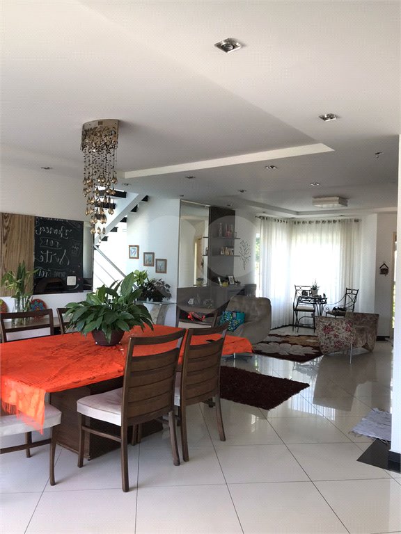 Casa à venda com 4 suítes no condomínio Aruã, Mogi das Cruzes - SP