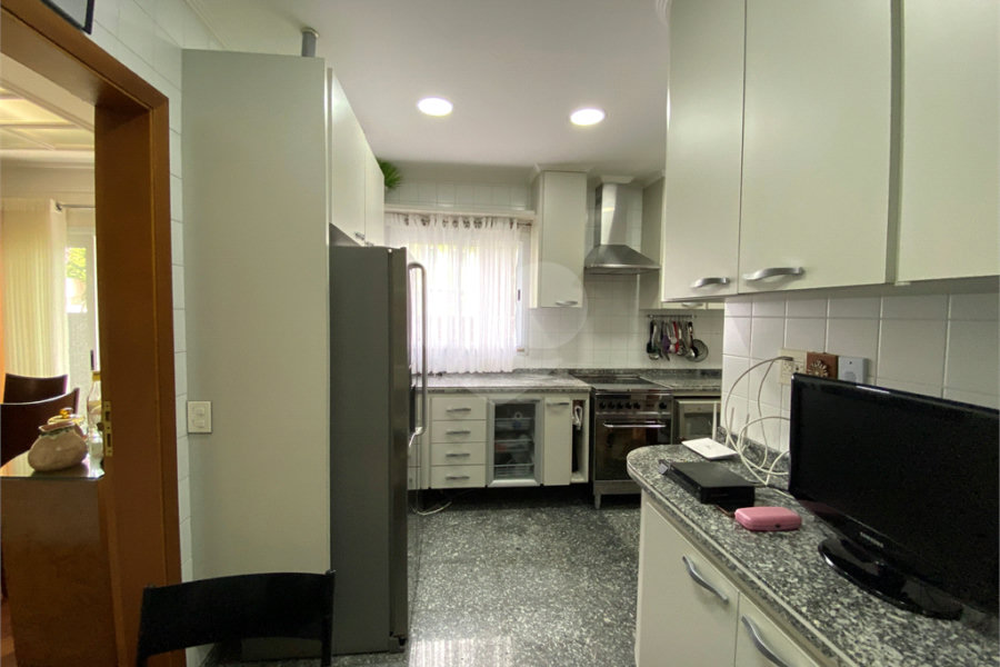 Sobrado à venda com 4 quartos, sendo 1 suíte, em Horto, São Paulo, SP
