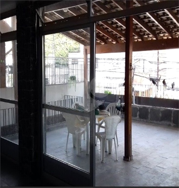 Sobrado à venda com 8 quartos, sendo 3 suítes, em Liberdade, São Paulo, SP