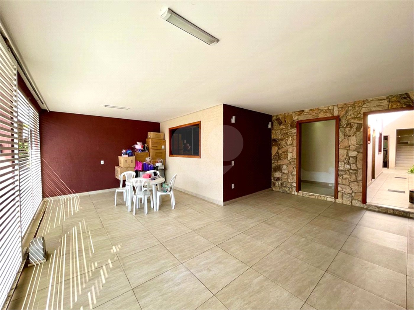 Sobrado à venda com 4 quartos, sendo 1 suíte, em Jardim Santa Bárbara, Sorocaba, SP