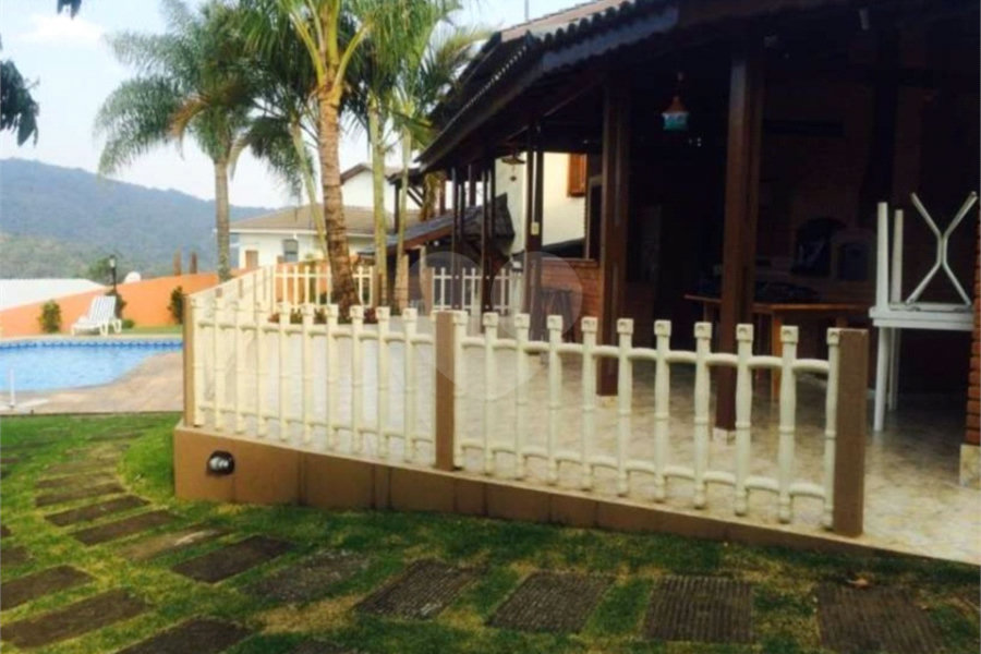 Sobrado à venda com 5 quartos, sendo 2 suítes, em Seerra da Cantareira, Mairiporã, SP