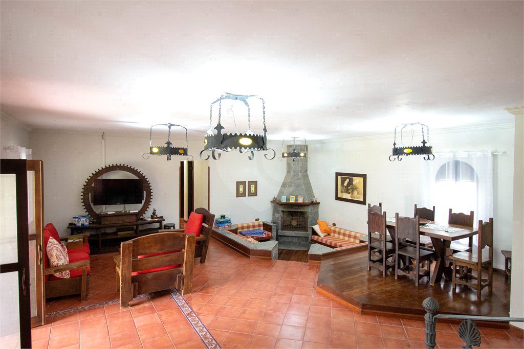 Casa à venda ou para alugar com 5 quartos, sendo 2 suítes, no condomínio Restinga Verde, São Roque - SP