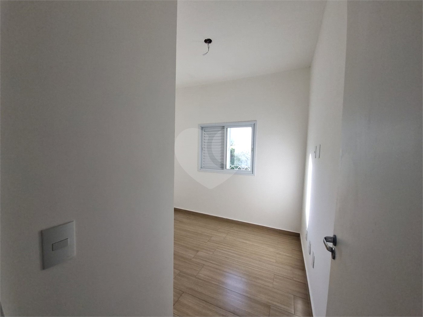 Casa à venda com 3 quartos, sendo 1 suíte, no condomínio Residencial Américo Figueiredo, Sorocaba - SP