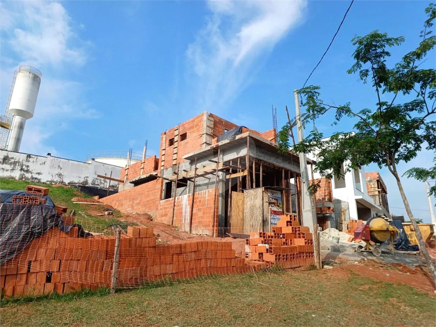 Casa à venda com 3 suítes no condomínio Ibi Aram II, Itupeva - SP
