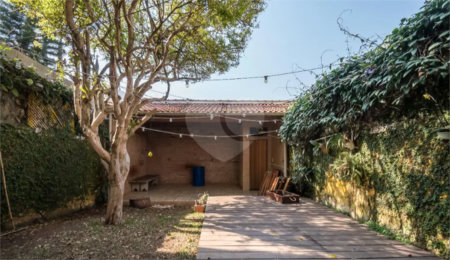 Sobrado à venda com 3 quartos, sendo 1 suíte,  em Chácara Monte Alegre, São Paulo, SP