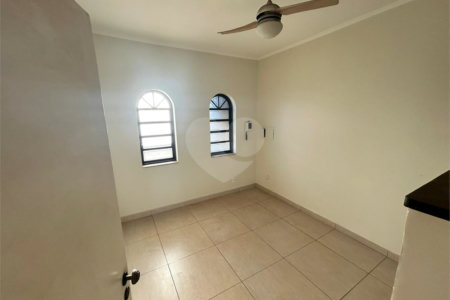 Sobrado à venda com 3 quartos, sendo 1 suíte,  em Parque dos Bandeirantes, Ribeirão Preto, SP