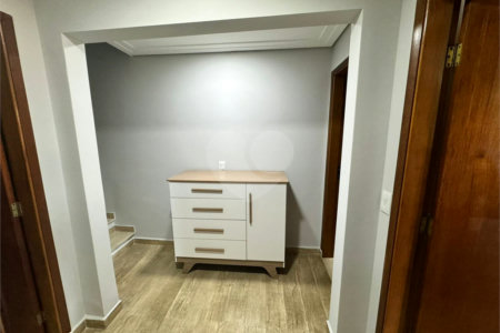 Casa à venda com 3 quartos, sendo 1 suíte, no condomínio Residencial Jardim das Flores 1510, Cotia - SP