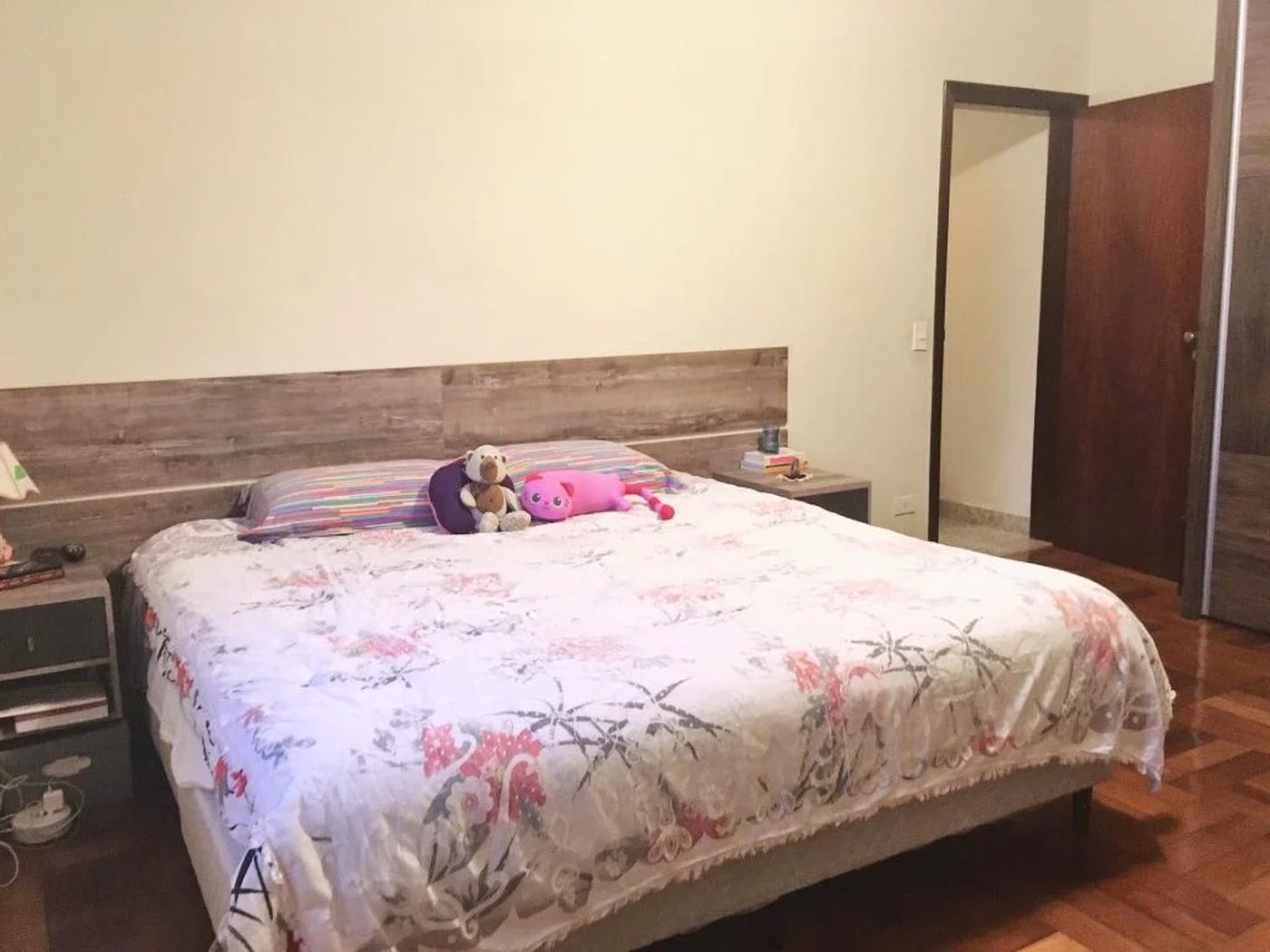 Sobrado à venda com 4 quartos, sendo 1 suíte,  em Jardim Sarah, São Paulo, SP