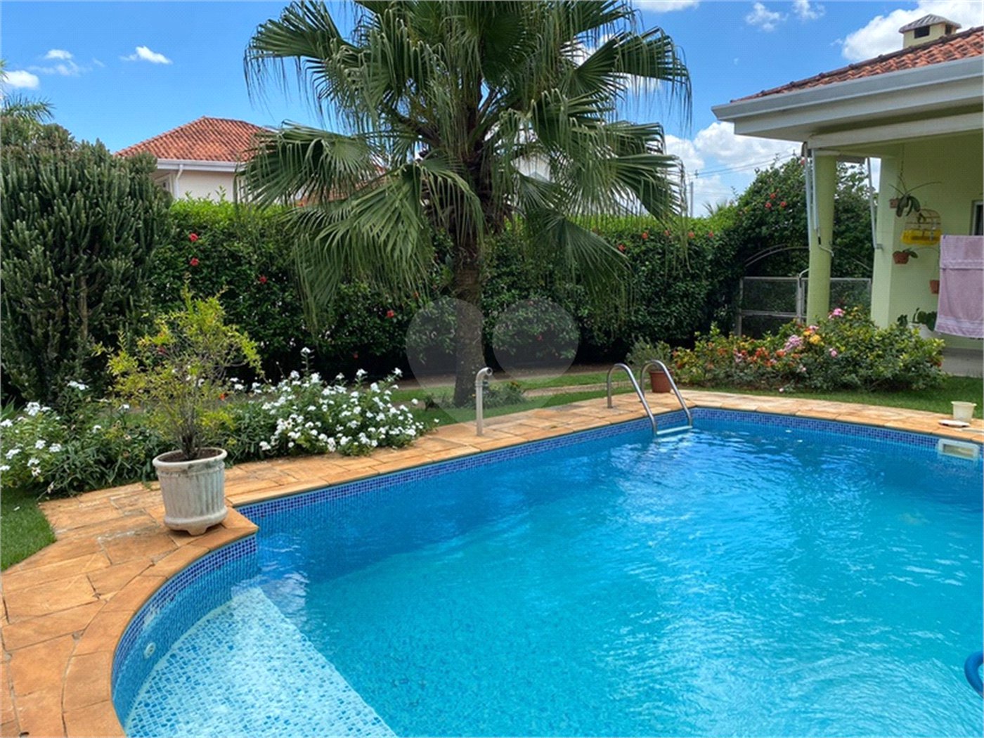 Casa à venda com 4 suítes no condomínio Portal do Sabiá, Araçoiaba da Serra - SP
