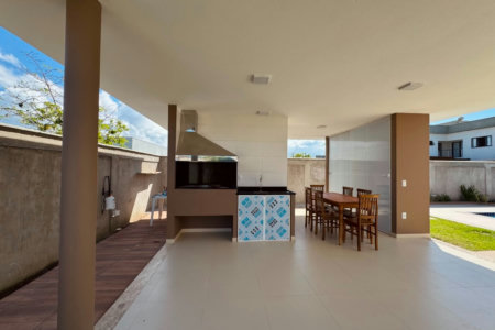 Casa para alugar com 3 suítes, no condomínio Outeiro São Francisco, Porto Seguro - BA