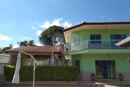 Chácara à venda com 3 quartos, sendo 2 suítes,  em Chácaras Fernão Dias, Atibaia, SP