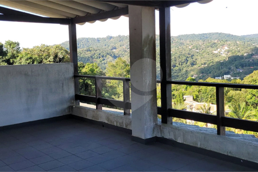 Casa à venda com 5 quartos, sendo 2 suítes, no condomínio Alpes da Cantareira, Mairiporã - SP