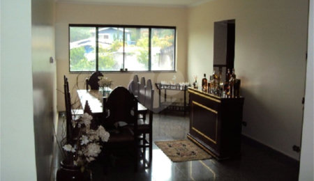 Sobrado à venda com 4 quartos, sendo 2 suítes,  em Recreio Maristela, Atibaia, SP