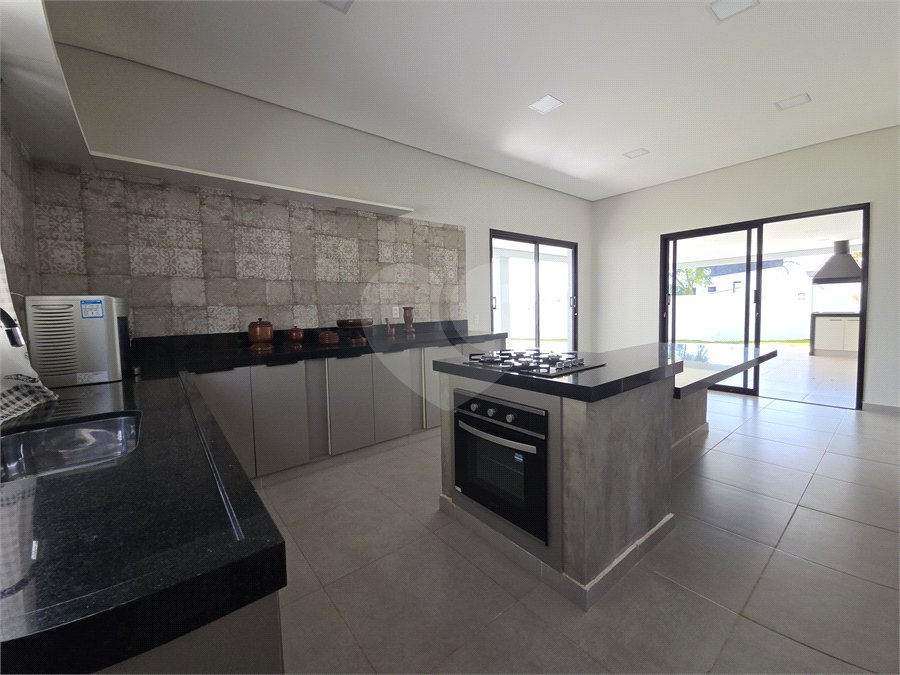 Casa à venda com 3 suítes no condomínio Village Ipanema I, Araçoiaba da Serra - SP
