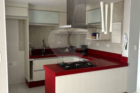 Casa à venda com 3 quartos, sendo 1 suíte, no condomínio Recanto das Araucárias, Suzano - SP