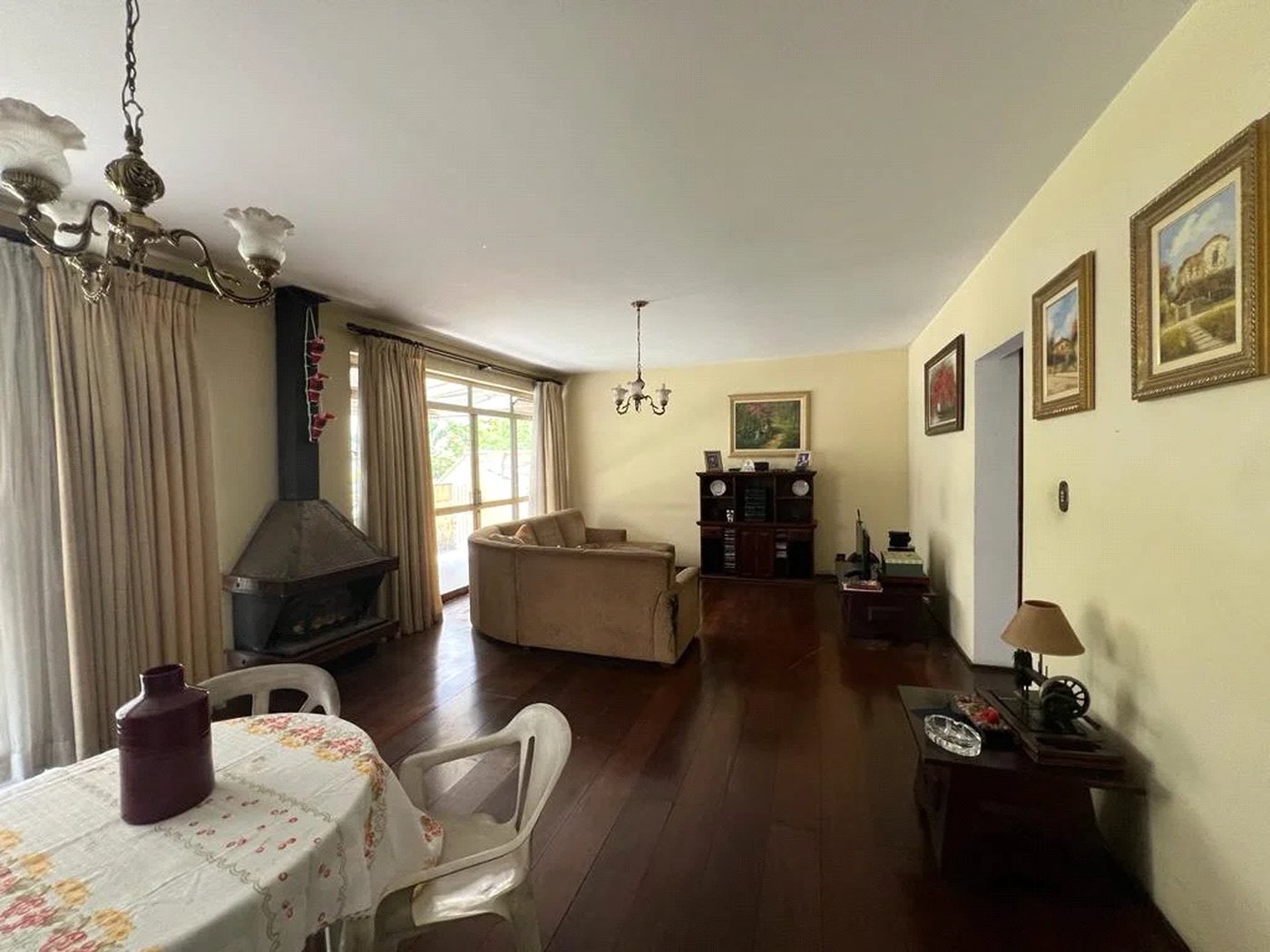 Casa à venda com 4 quartos, sendo 1 suíte, em Jardim das Vertentes, São Paulo, SP