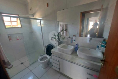 Casa à venda com 4 quartos, sendo 3 suítes,  no Centro, Bom Jesus dos Perdões, SP