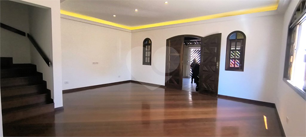 Sobrado à venda com 3 quartos, sendo 2 suítes, em Jardim Ivana, São Paulo, SP