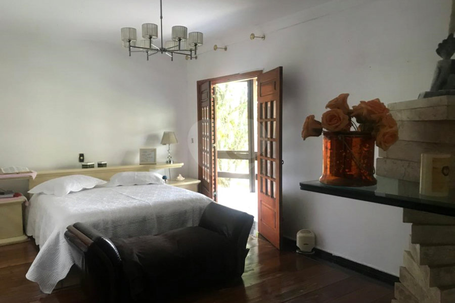 Sobrado à venda ou para alugar com 4 suítes em Serra da Cantareira, Mairiporã, SP