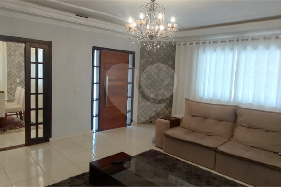 Casa à venda com 4 suítes no Centro, Extrema, MG
