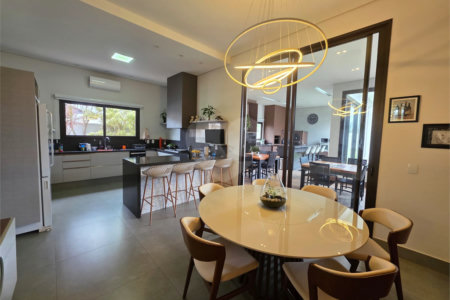 Casa à venda com 4 suítes no condomínio Residencial Jardim Primavera, Louveira - SP