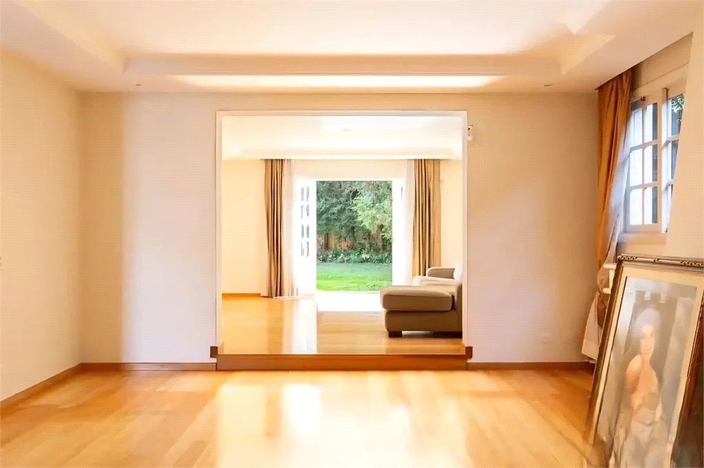 Casa à venda com 4 suítes em Jardim Leonor, São Paulo, SP