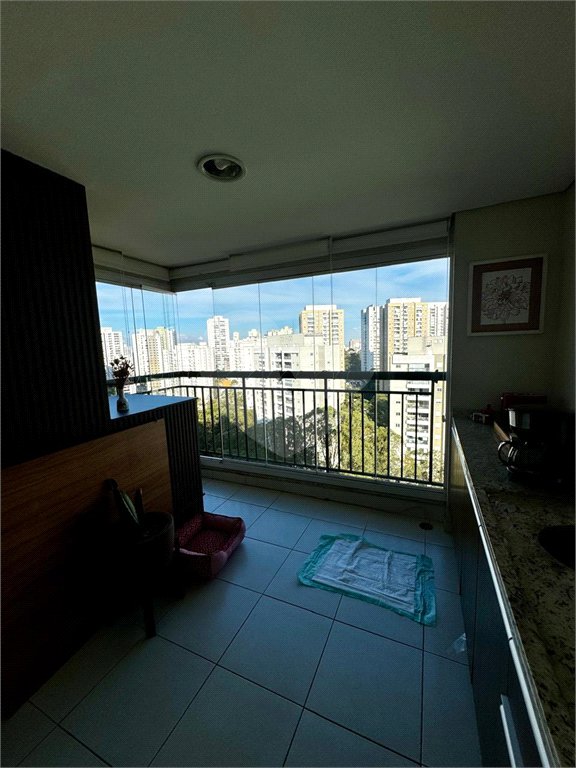 Apartamento à venda com 3 quartos, sendo 1 suíte, em Parque Reboucas, São Paulo, SP