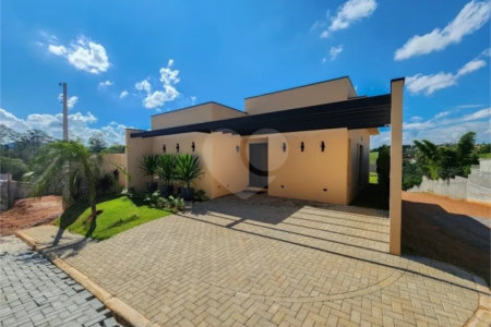 Casa à venda com 3 quartos, sendo 1 suíte, no condomínio Residencial Consoli, Atibaia - SP