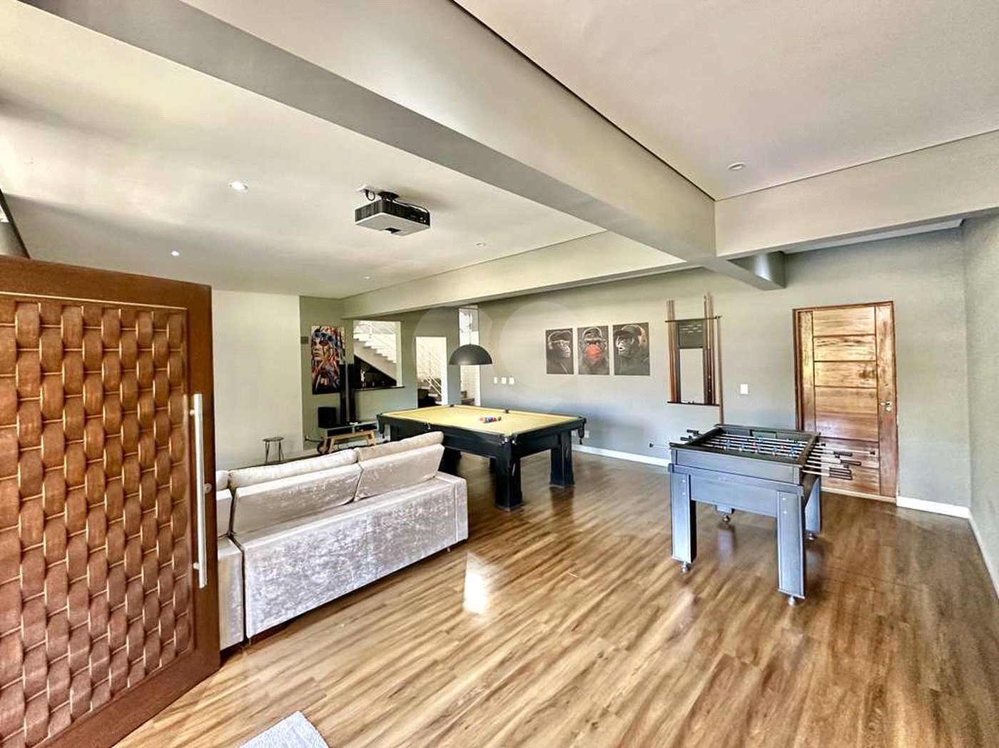 Casa à venda com 4 quartos, sendo 3 suítes, no condomínio Vilarejo, Carapicuíba - SP