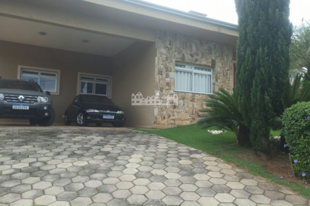 Casa à venda com 3 quartos, sendo 1 suíte, no condomínio Serra da Estrela, Atibaia - SP