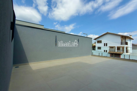Casa à venda no bairro Loanda em Atibaia com 3 suítes e terraço solarium