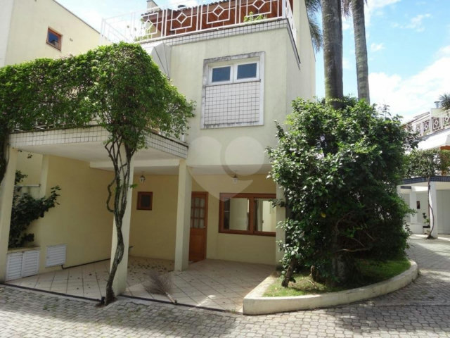 Casa para alugar com 4 quartos, sendo 2 suítes,  no condomínio Vila Hípica, São Paulo - SP