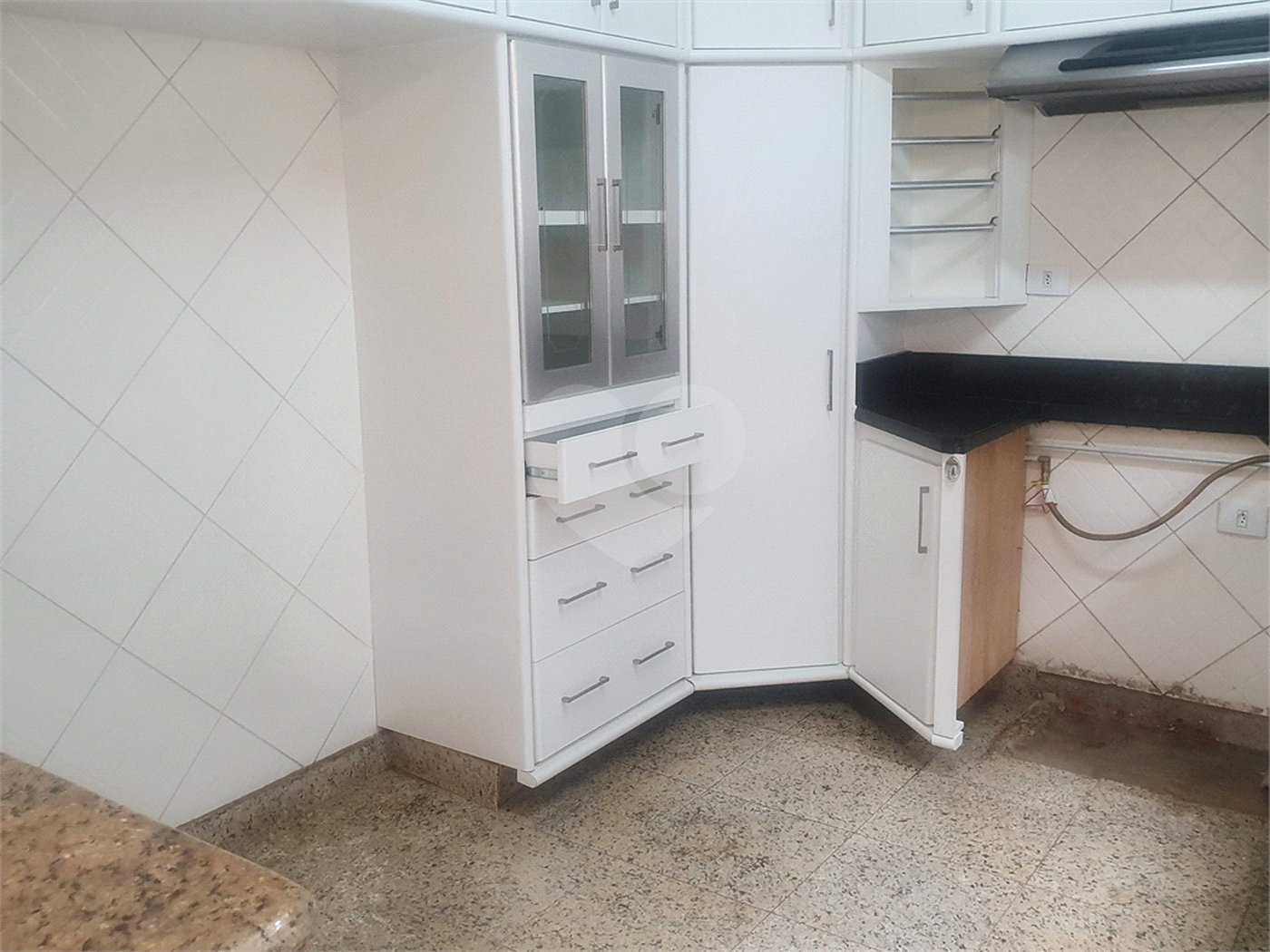 Casa à venda com 4 quartos, sendo 2 suítes,  no condomínio Lake Louise, São Paulo - SP