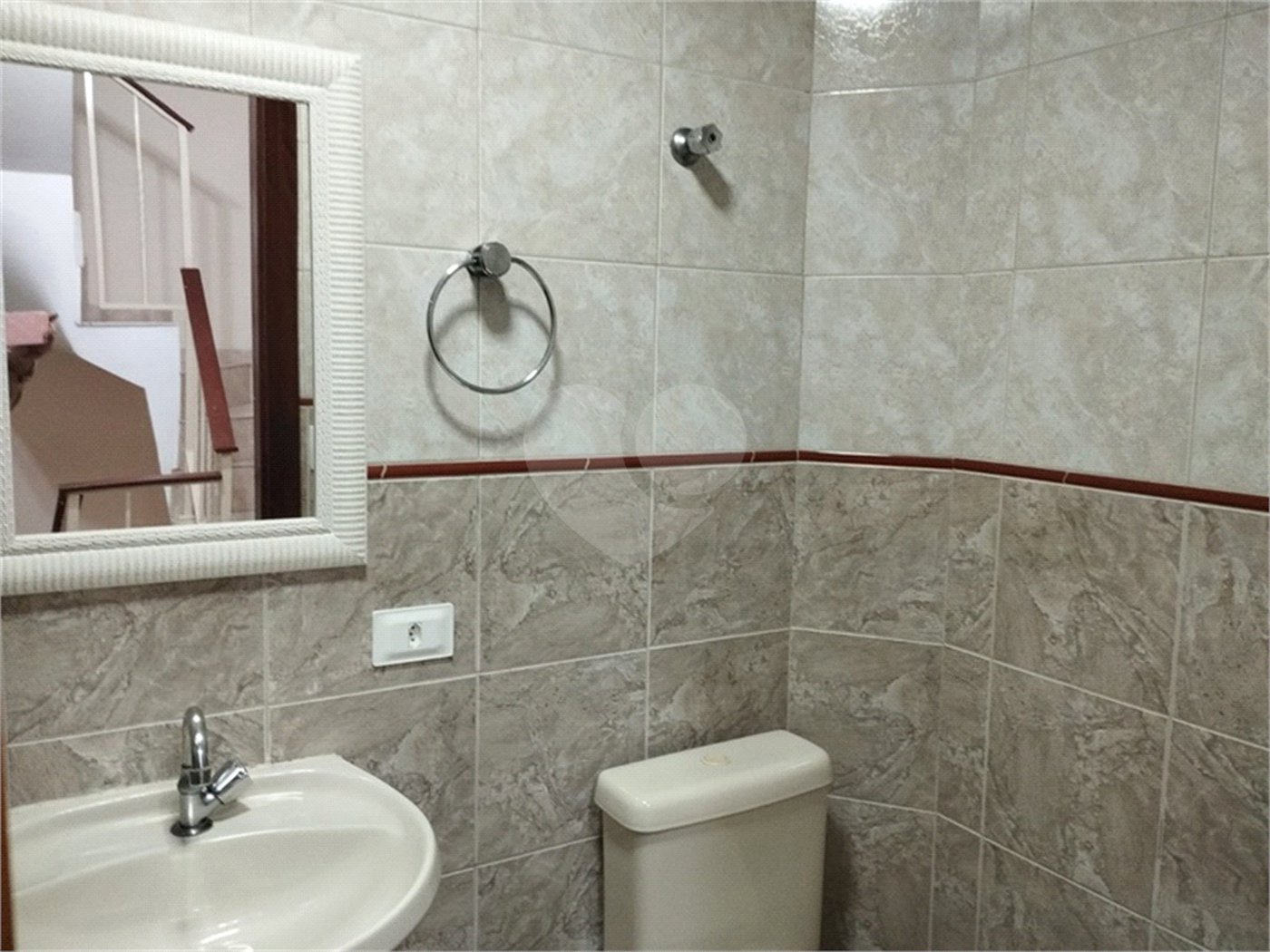 Casa à venda com 3 quartos, sendo 1 suíte, no condomínio Residencial Jardim das Palmas, São Paulo - SP