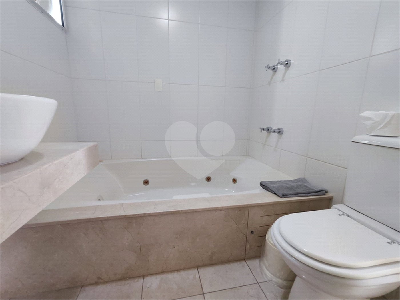 Apartamento à venda com 3 suítes em Jardim Faculdade, Sorocaba, SP