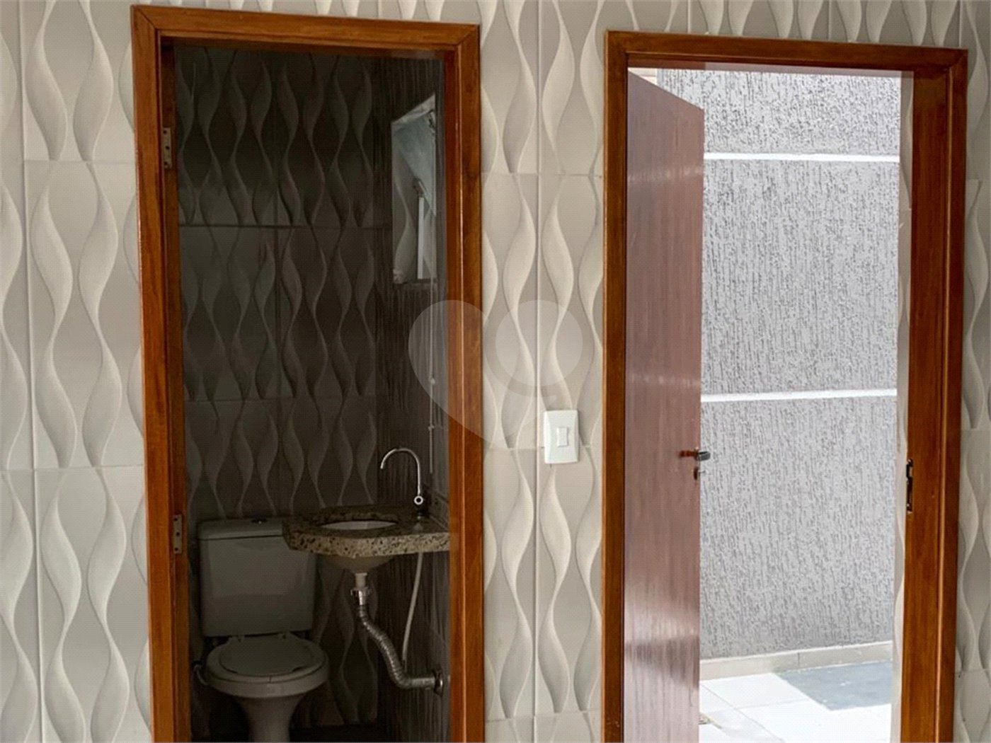 Sobrado à venda com 3 quartos, sendo 1 suíte, em Tremembé, São Paulo, SP