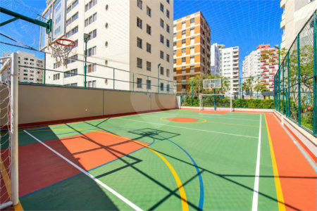 Apartamento de 127 m² em andar alto, com vista livre, 3 suítes planejadas, sacada gourmet envidraçada, 2 vagas e lazer completo, próximo ao Shopping Golden Square e à Avenida Kennedy.