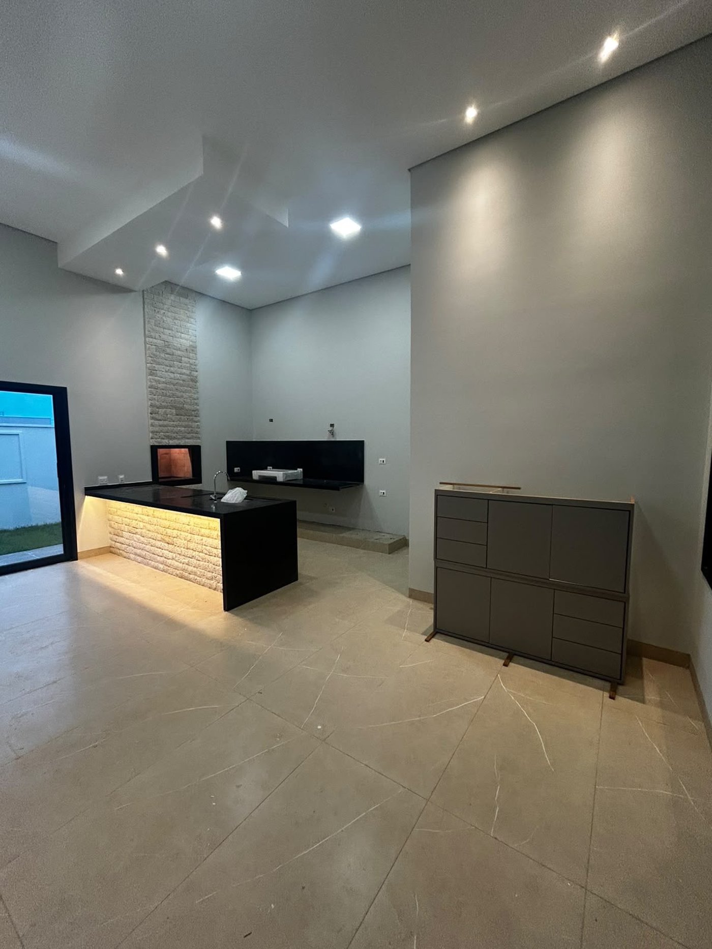 Casa à venda com 3 quartos, sendo 1 suíte,  no condomínio Terra Ville, Três Lagoas - MS
