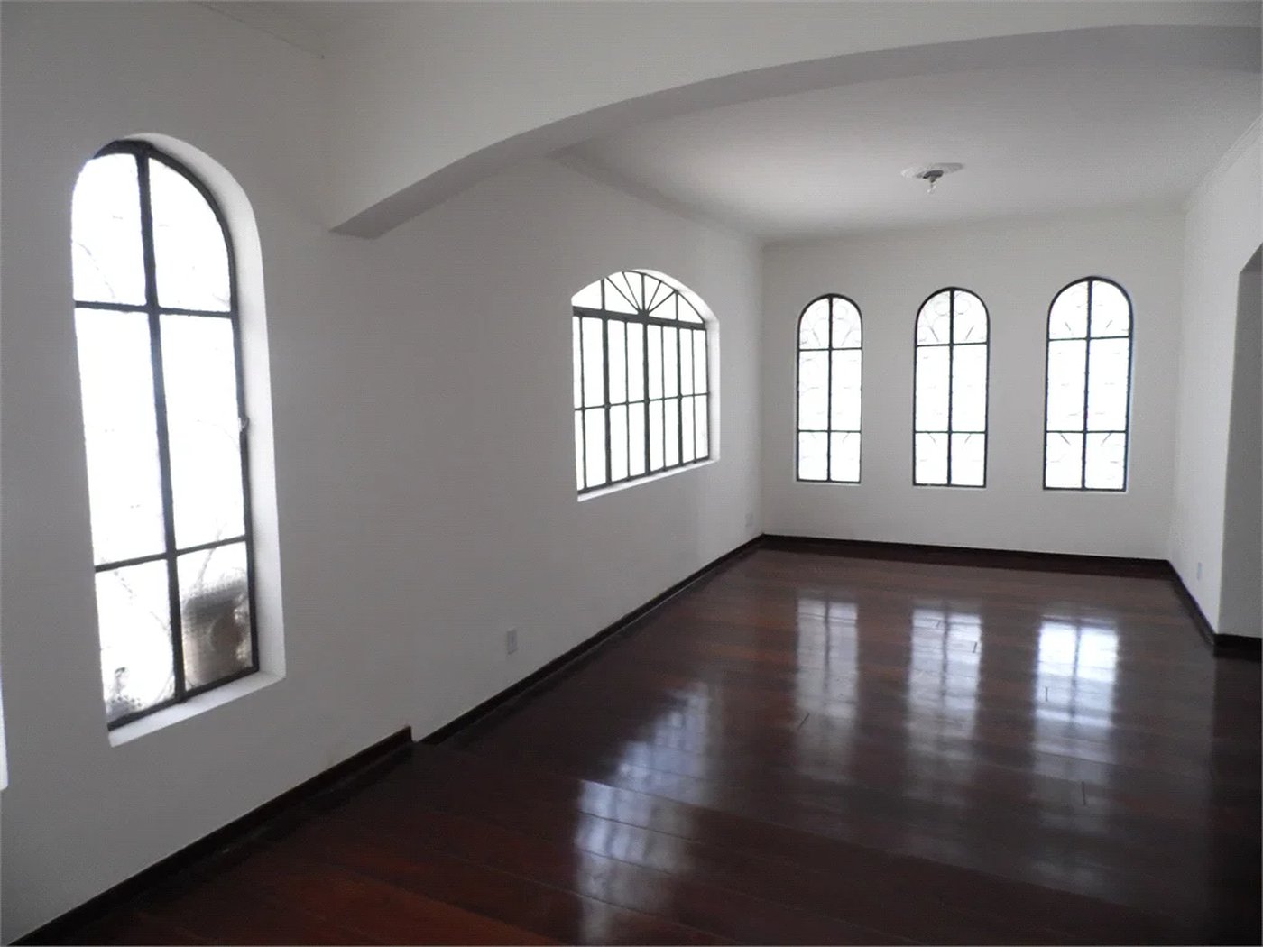 Casa à venda com 5 quartos, sendo 3 suítes, em Vila São Francisco, São Paulo, SP