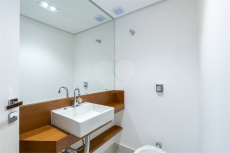 Apartamento à venda com 4 quartos, sendo 3 suítes, em Campo Belo, São Paulo, SP
