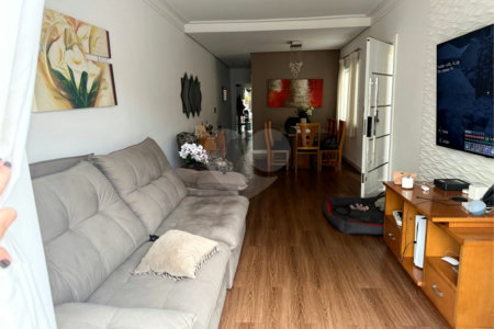 Sobrado à venda com 3 quartos, sendo 1 suíte, em Vila Irmãos Arnoni, São Paulo, SP