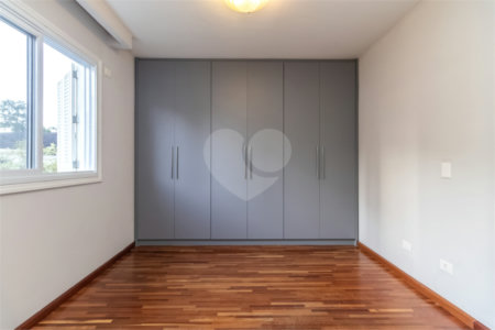 Casa à venda com 4 quartos, sendo 3 suítes, no condomínio Village Place, São Paulo - SP