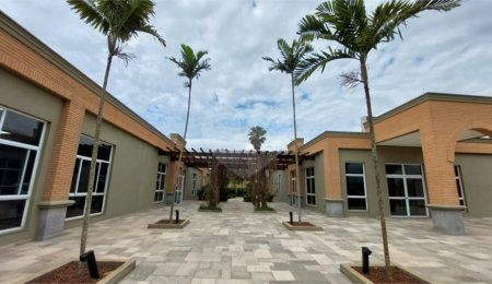 Casa à venda com 3 suítes no condomínio Figueira Garden, Atibaia - SP