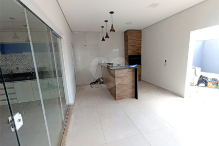 Casa à venda com 3 quartos, sendo 1 suíte, no condomínio Residencial Golden Ville, Itapetininga - SP