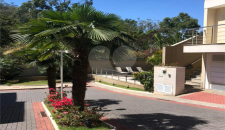 Casa à venda com 4 quartos, sendo 2 suítes, no condomínio Florada da Serra, São Paulo - SP