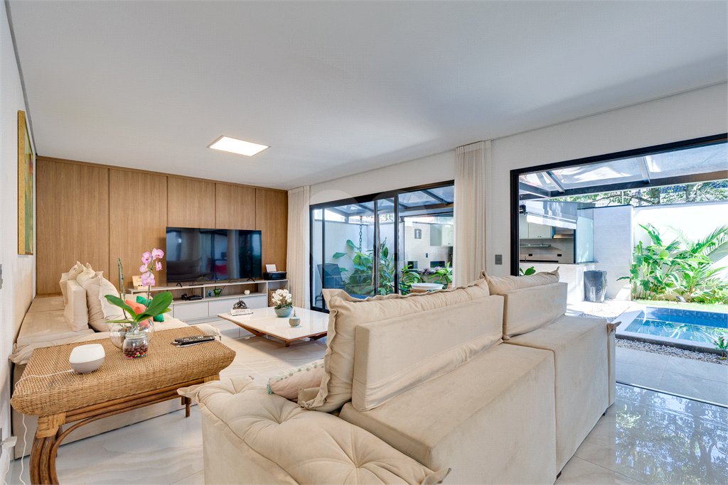 Casa à venda com 4 suítes no condomínio Villa Suiça, São Paulo - SP
