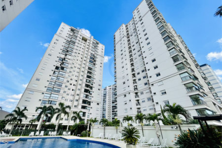 Apartamento à venda com 3 suítes em Vila Gilda, Santo André, SP