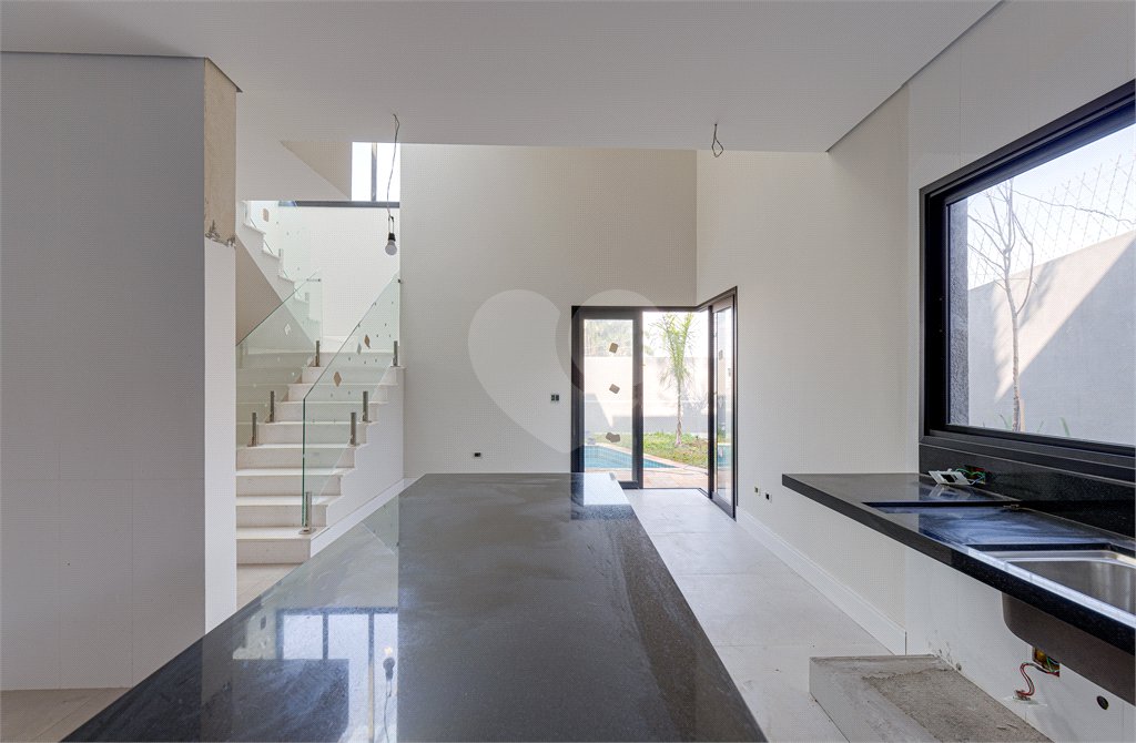 Casa à venda com 4 suítes no condomínio Reserva Robélia, São Paulo - SP