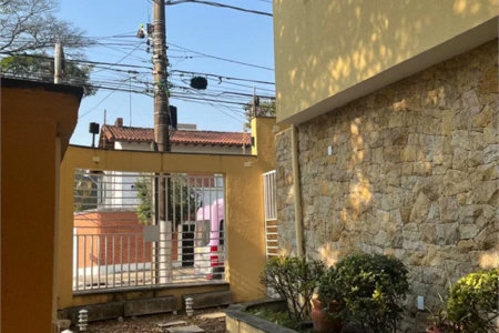 Sobrado à venda com 4 quartos, sendo 1 suíte, em Vila Cordeiro, São Paulo, SP
