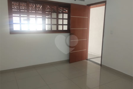 Casa à venda com 3 quartos, sendo 1 suíte, em Parque Industrial, São José dos Campos, SP